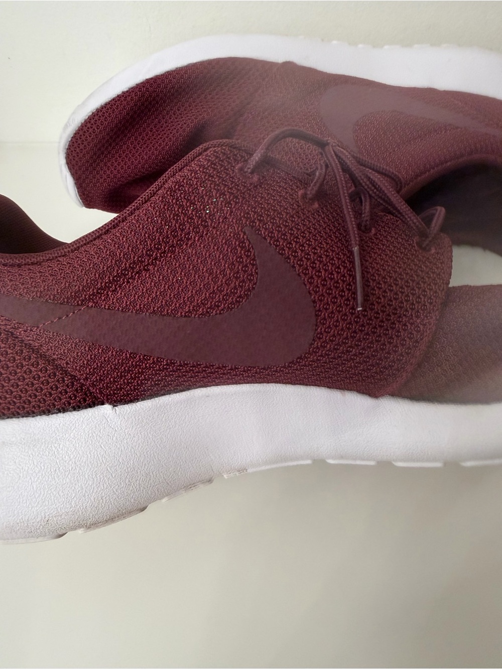Nike Men’s Maroon Mesh Athletic Sneakers with White Soles Size 11.5 - Picture 6 of 10